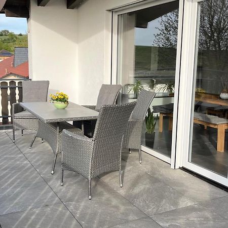 Apartment 100 Qm Im Weindorf - Balkon/Garage Aspisheim エクステリア 写真