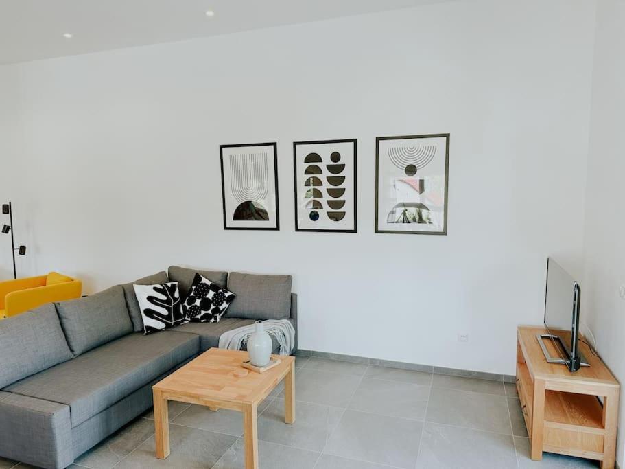Apartment 100 Qm Im Weindorf - Balkon/Garage Aspisheim エクステリア 写真