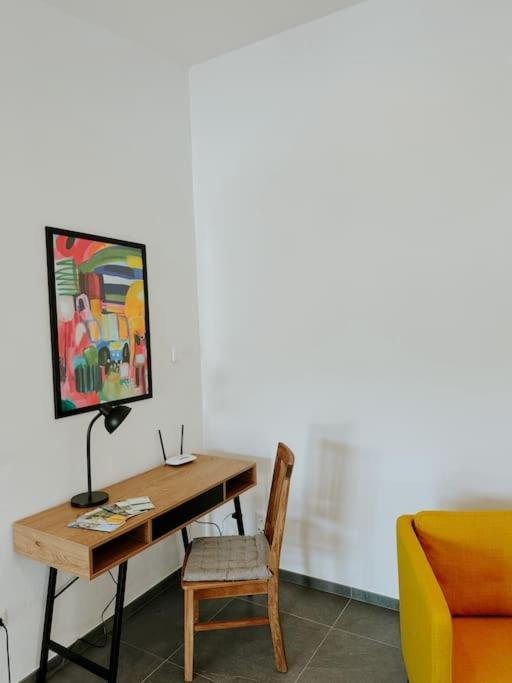 Apartment 100 Qm Im Weindorf - Balkon/Garage Aspisheim エクステリア 写真