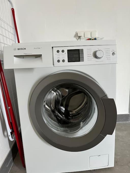 Apartment 100 Qm Im Weindorf - Balkon/Garage Aspisheim エクステリア 写真
